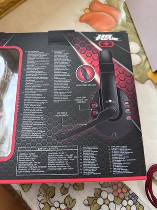 Cuffie Gaming  Nere e Rosse, mai usate.