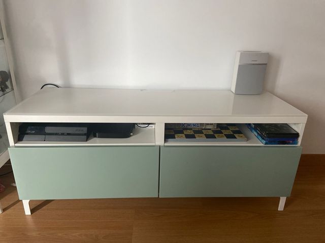 Mueble TV blanco y verde con cristal