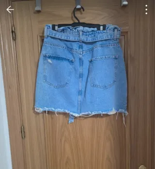 Falda vaquera Bershka con cinturón