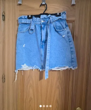 Falda vaquera Bershka con cinturón