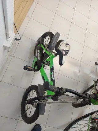 Bicicleta infantil verde