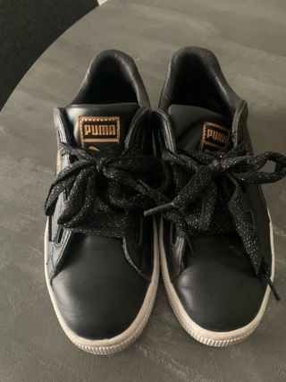 Scarpe Puma nere con dettagli oro