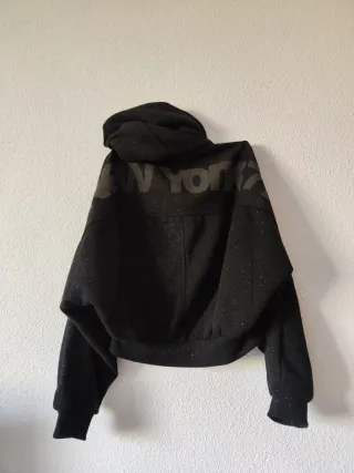 Sudadera con purpurina negra Zara