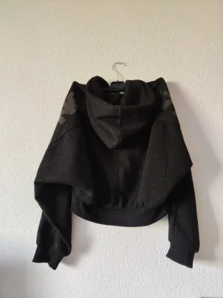 Sudadera con purpurina negra Zara