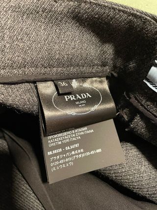 Pantalón de vestir PRADA gris elegante