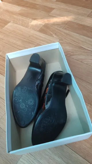 Zapatos charol tacón negros sin estrenar