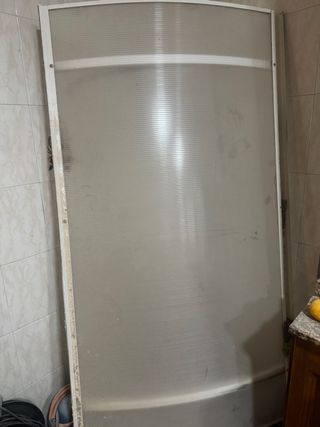 Tetto o tettoia in metacrilato e alluminio