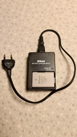 Nikon Df negra con objetivo AF-S Nikkor 50mm f/1.8