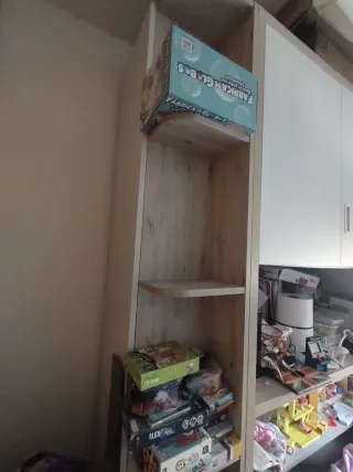 Dormitorio juvenil cama abatible y escritorio