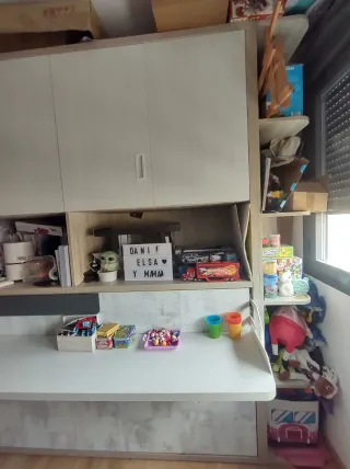 Dormitorio juvenil cama abatible y escritorio