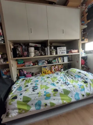 Dormitorio juvenil cama abatible y escritorio