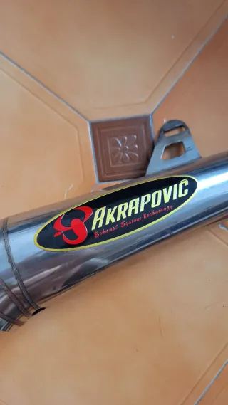 Escape Akrapovic moto