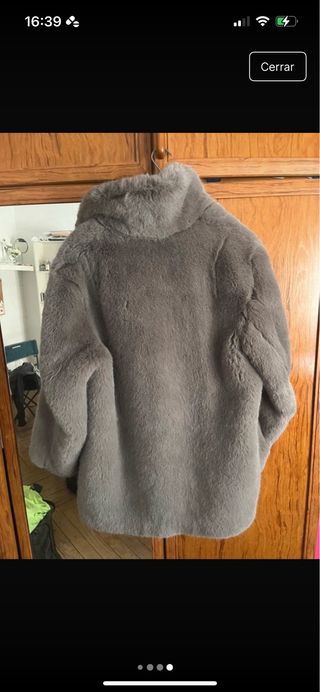 Abrigo de pelo gris