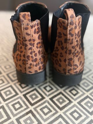 Botines planos cómodos con estampado de leopardo