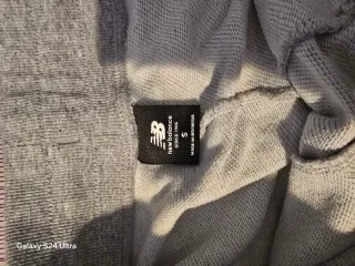 Pantalón chándal New Balance gris