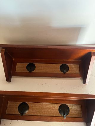 2 Percheros de Madera y Metal