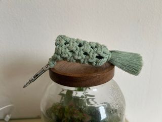 Aromaterapia porta roll on macramé