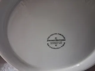 Sopera de porcelana con diseño floral