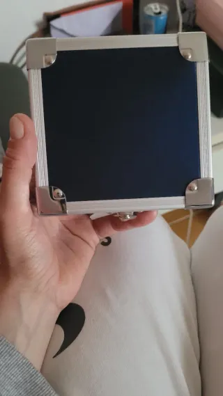 Pareja de relojes plateados hombre y mujer