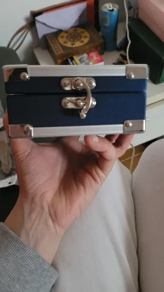 Pareja de relojes plateados hombre y mujer