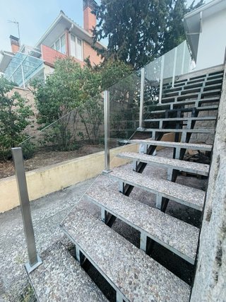 BARANDILLAS DE ACERO INOXIDABLE Y CRISTAL