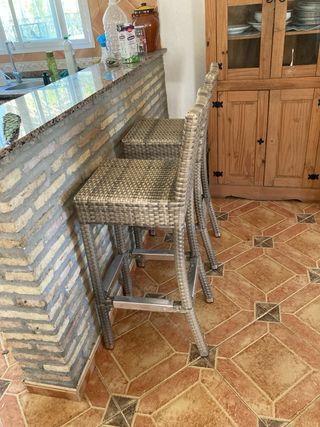 Poltrone alte beige e grigie