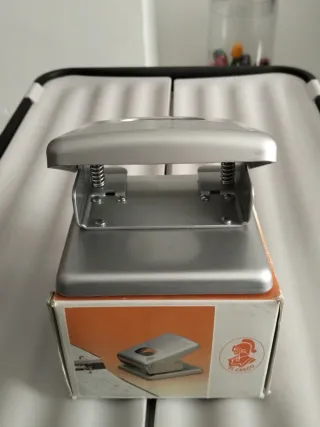 Perforador El Casco M-220 Nuevo Caja