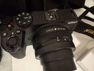 NikonZ30 + adaptador obj + bateria extra + funda