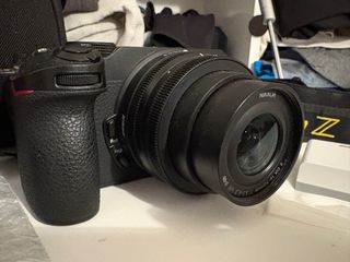 NikonZ30 + adaptador obj + bateria extra + funda