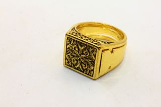 Splendido anello cassetto segreto