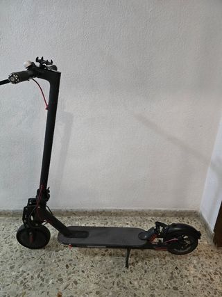 Patinete Eléctrico Xiaomi con ruedas antipinchazos