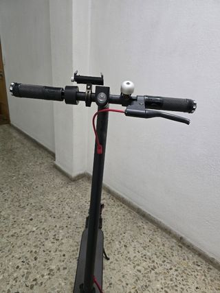 Patinete Eléctrico Xiaomi con ruedas antipinchazos