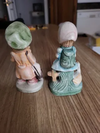 Figuras decorativas antiguas de porcelana. 12 cm