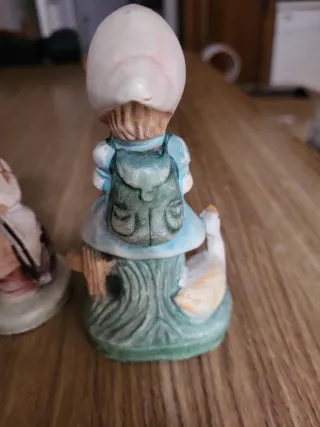 Figuras decorativas antiguas de porcelana. 12 cm