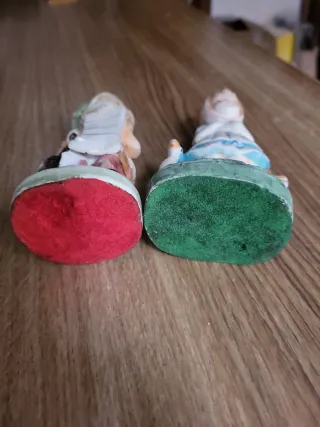 Figuras decorativas antiguas de porcelana. 12 cm