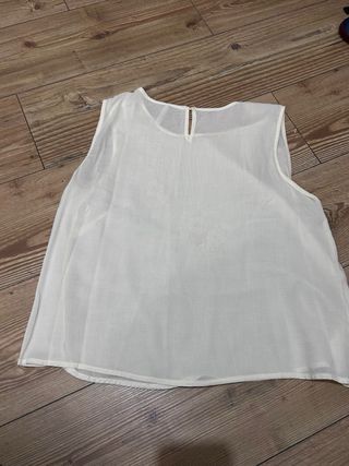 Camiseta blanca bordada sin mangas