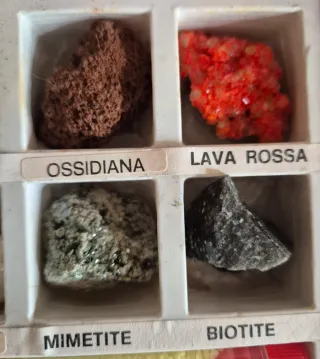 Collezione Vintage Minerali Vulcanici Pozzuoli Na