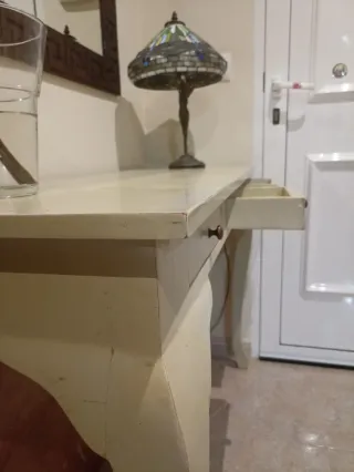 Mesa auxiliar con cajones