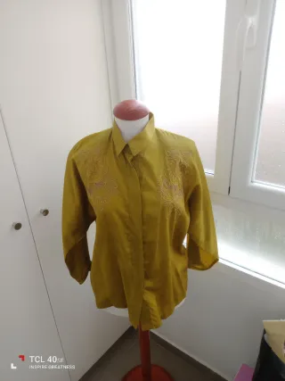 Camisa de seda tailandesa bordada