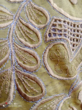 Camisa de seda tailandesa bordada