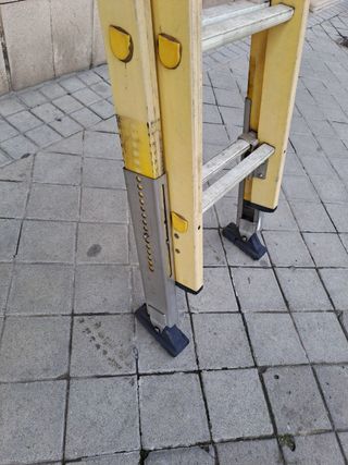 Escalera Fibra 10 y 12 peldaños dos tramos