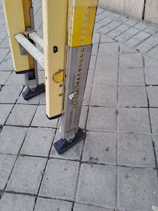 Escalera Fibra 10 y 12 peldaños dos tramos