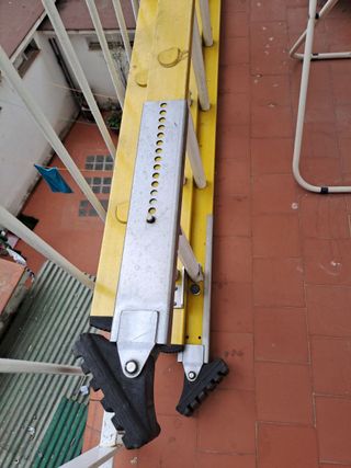 Escalera Fibra 10 y 12 peldaños dos tramos