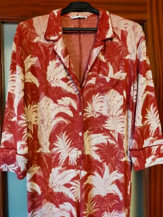 Mono Zara Estampado Tropical burdeos