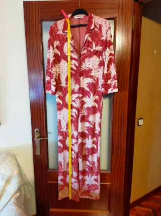 Mono Zara Estampado Tropical burdeos