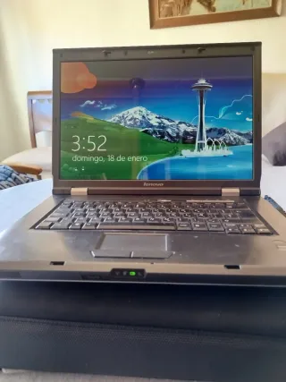 Portátil Lenovo Negro en buenísimo estado