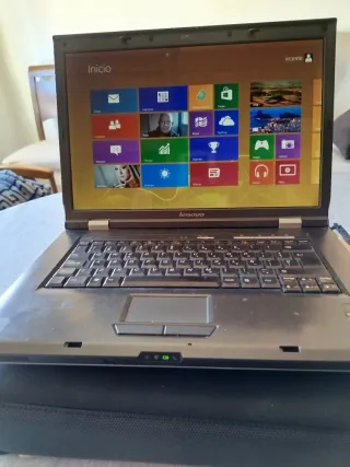 Portátil Lenovo Negro en buenísimo estado