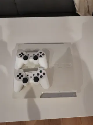 PlayStation 3 Blanca con 2 mandos