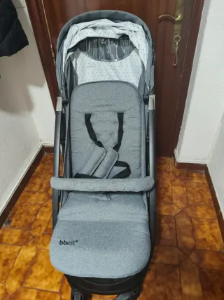 Carrito de bebé gris