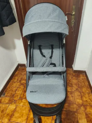 Carrito de bebé gris